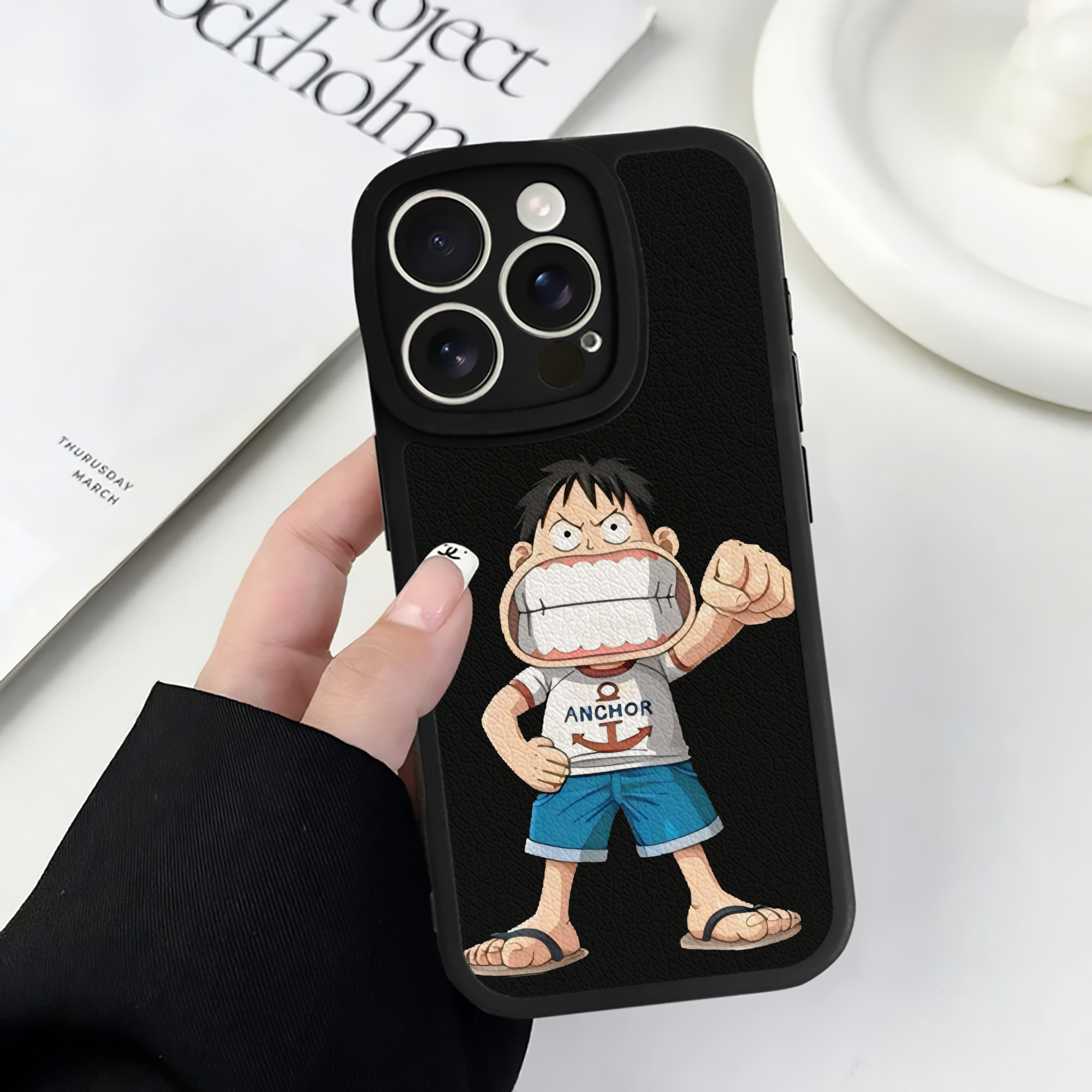 （画像用） ワンピース モンキー・D・ルフィ ONE PIECE Monkey D. Luffy 【iPhone 16シリーズ対応】シリコンスマホケース（レザー調） 材質：シリコン